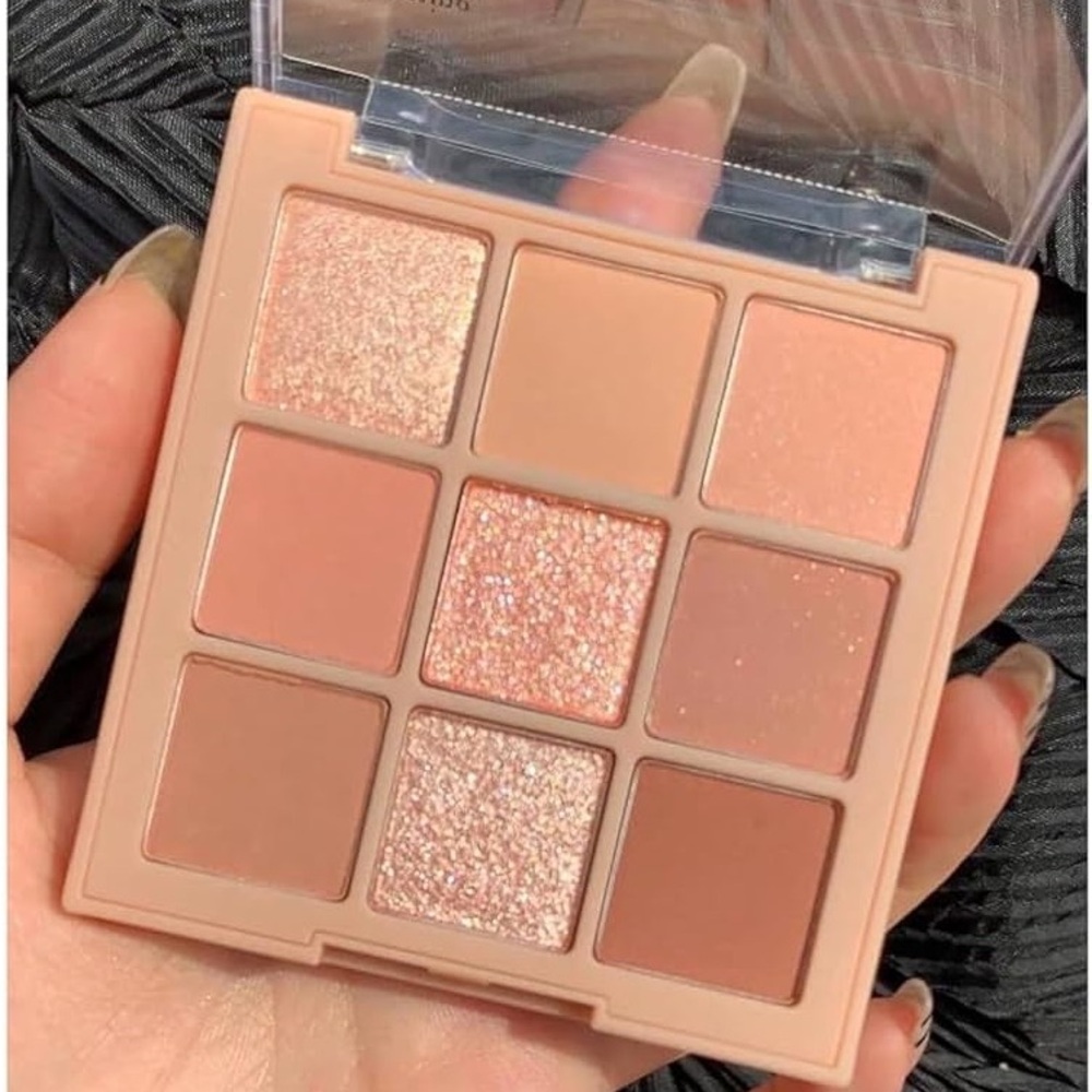 Nude Eyeshadow Palette. Neutral